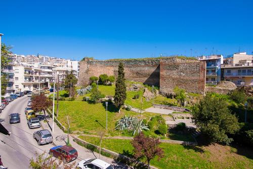 Urban Donkey Stop at Urban Donkey to discover the wonders of Thessaloniki. The property offers a high standard of service and amenities to suit the individual needs of all travelers. Service-minded staff will welc