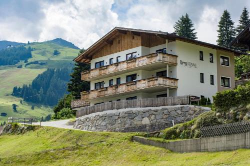 Bergsonne, Tux
