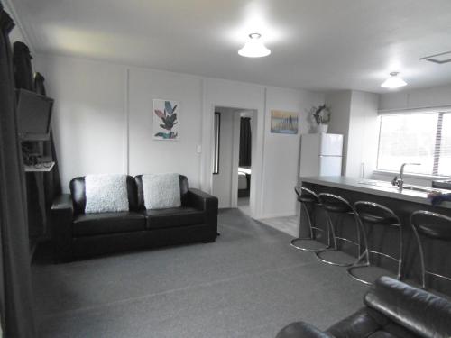 Kitchen, Glenavys Waitaki River Motor Camp in Oamaru