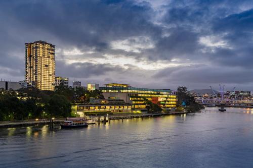 Hope Street Apartments by CLLIX