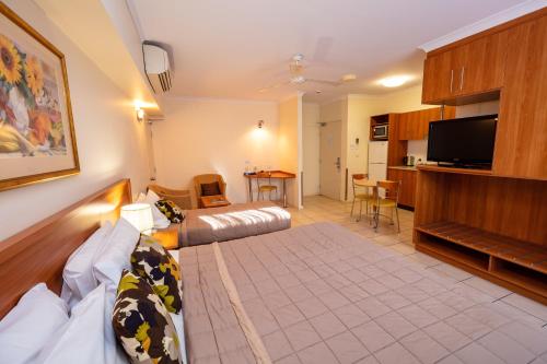 Cairns Queens Court