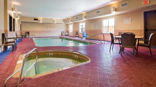 Best Western Plus Montezuma Inn and Suites - image 7