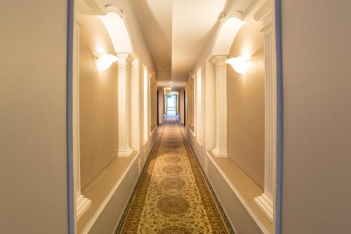 Létesítmények, Royal Palace Hotel in Zhetysu Negyed