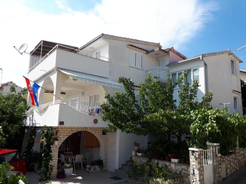  Apartments Anka in Zaboric