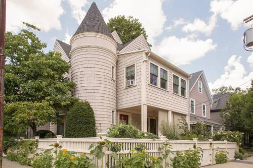 Bejárat, Historic Harvard & MIT Victorian in Nyugat-Cambridge