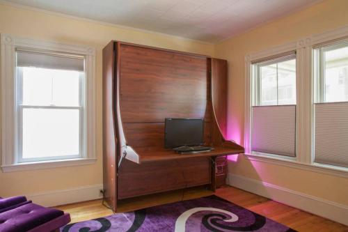 Historic Harvard & MIT Victorian in Nyugat-Cambridge