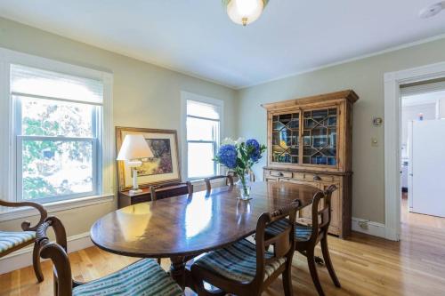 Charming Harvard Victorian thumb 4