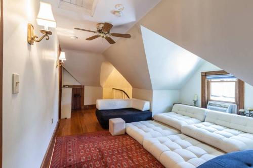 Charming Harvard Victorian in Nyugat-Cambridge