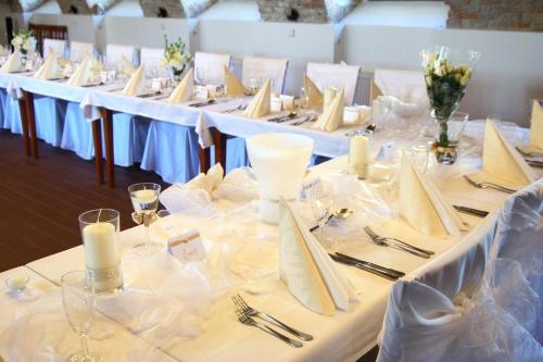 餐廳, Hotel Pod Sluncem in 特熱比茲