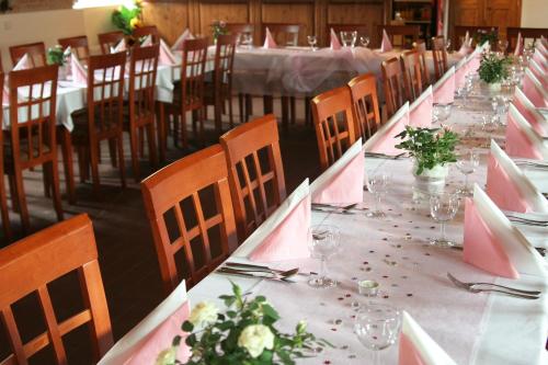 餐廳, Hotel Pod Sluncem in 特熱比茲