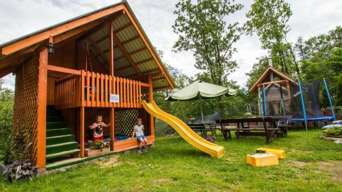 สนามเด็กเล่น, Willa Trebunia in กูตือ