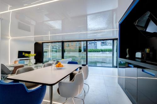 Cozinha, Dom na Wodzie - Flohotel in Nether city