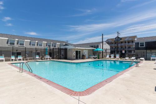 Royal Palms Court - image 9