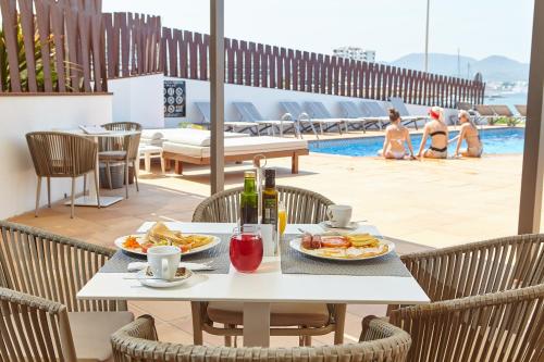 Sol Bahía Ibiza Suites - image 14