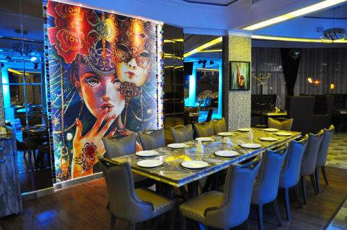 餐廳, 議會宮飯店 (Parliament Palace Hotel) in 苦盞