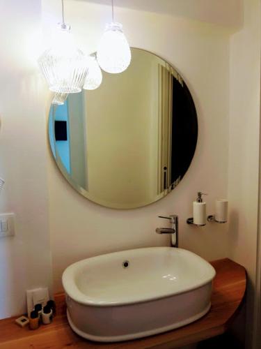 Aquamarea Aquamarea is conveniently located in the popular Polignano a Mare area. The property features a wide range of facilities to make your stay a pleasant experience. Facilities like daily housekeeping, Wi