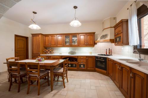 Kitchen, Ageri Traditional Villa near Great View