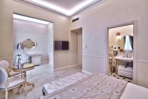 The Moon Boutique Hotel - image 2