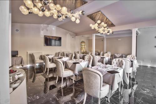 The Moon Boutique Hotel - image 10