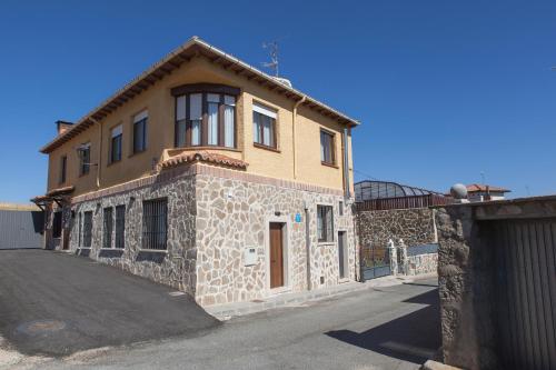 Casa Rural El Mendrugo - Apartment - Tornadizos de Ávila