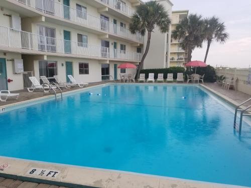Beach Getaway Condo - image 7