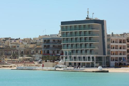 B&B Birżebbuġa - Water's Edge Hotel - Bed and Breakfast Birżebbuġa