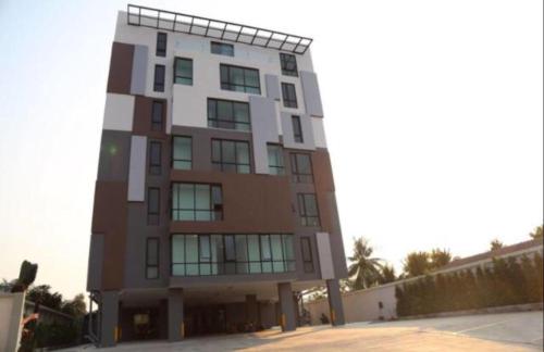 Ben at Salaya thumbnail 5