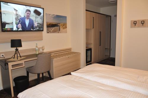 Double Room with Balcony or Terrace image 2