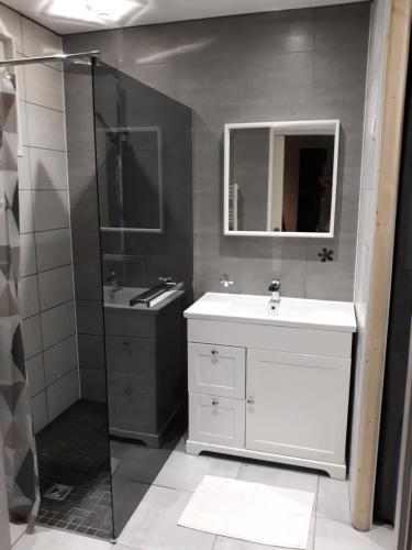 Au pied de l étang et du canal du Nivernais bazolles (Au pied de l etang et du canal du Nivernais bazolles) in มัคนีย์ คัวร์