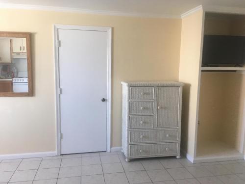 Ocean Cove Motel - image 2