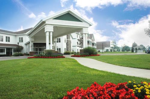 . Essenhaus Inn & Conf. Center