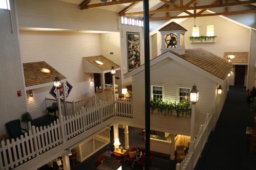 Essenhaus Inn & Conf. Center - 로비