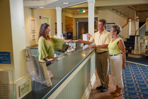 Essenhaus Inn & Conf. Center - 로비