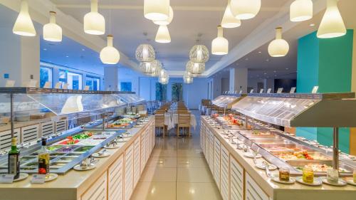 餐廳, 弗里薩基海灘酒店 (Vrissaki Beach Hotel) in 普它肋斯