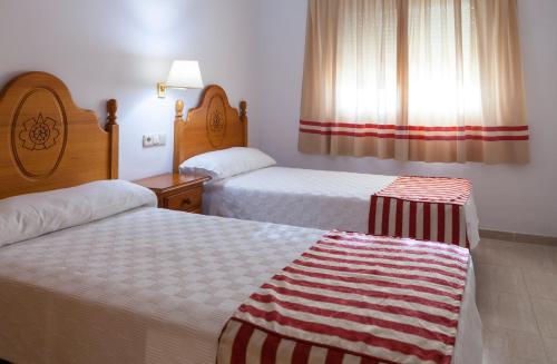 2 bedrooms, 5 beds