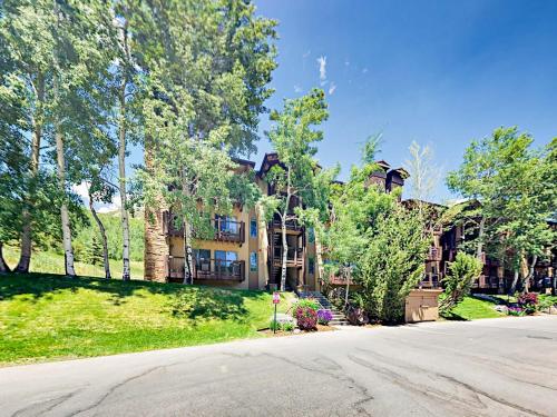 35 Upper Woodbridge Rd Condo Unit 19EF - image 3