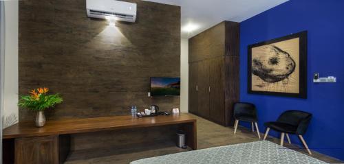 Deluxe Triple Room image 1