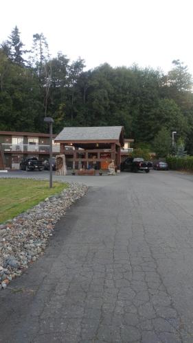 Big Rock Motel in Campbell River, Canada
