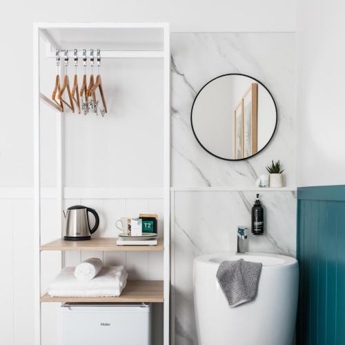 Chambre individuelle, petite, salle de bain partagée