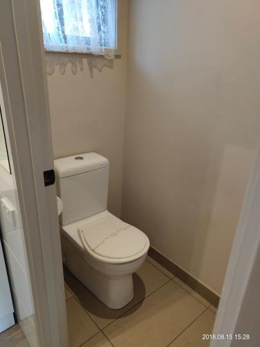 Studio with Spa Bath image 1