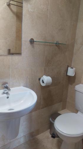 Cambridge House - image 10