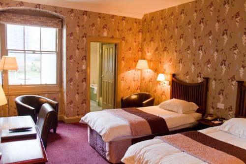 2 twin beds