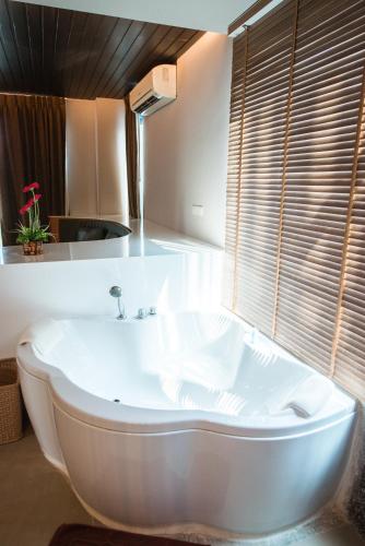 Bathroom, Mantra Varee Hotel in Khon Kaen City Center
