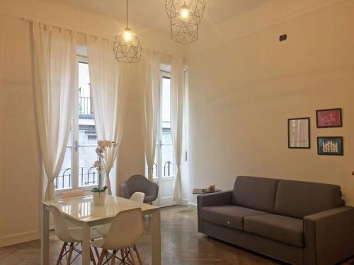  ALTIDO Elegant Family Apt for 7, minutes from Duomo, Pension in Mailand