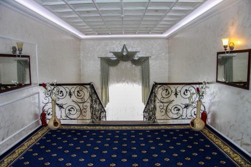 Grand Hotel - image 7