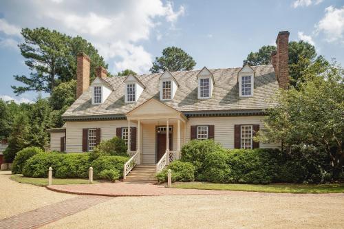 Colonial Houses, an official Colonial Williamsburg Hotel