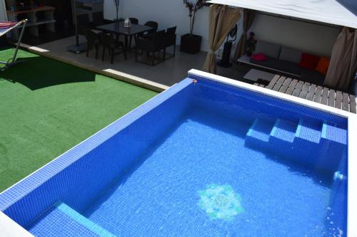 Jose & Ester House, Almada