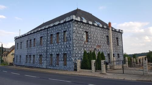 Hotel Camelot - image 2