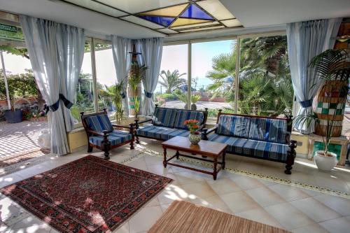 卡羅斯酒店 (Kalos Hotel) in 賈爾迪尼奈克索斯市中心