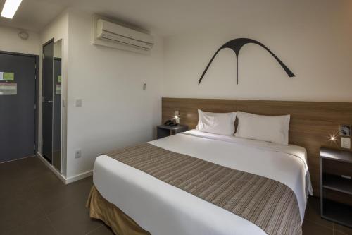 Linx Galeao Linx Hotel International Airport Galeao is a popular choice amongst travelers in Rio De Janeiro, whether exploring or just passing through. The hotel offers a wide range of amenities and perks to ensu